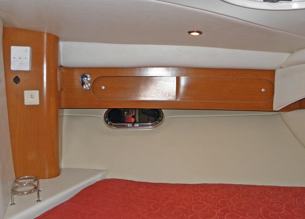 Saloon, Accommodation